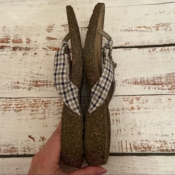 TEVA Women’s Size 7 Cork Houndstooth Flip Flops Sandals Summer Slip on shoe - Picture 4 of 11